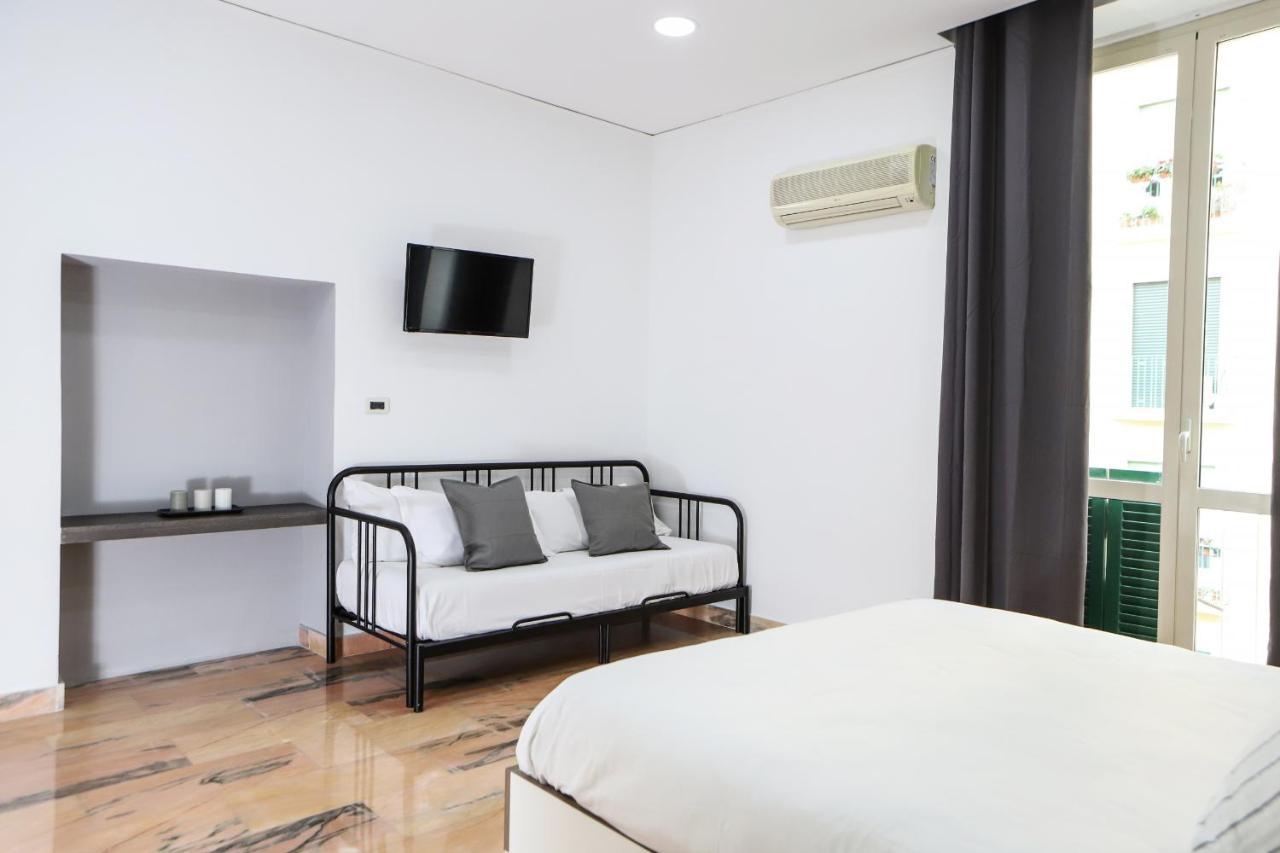 Modern Apartment At Piazza Del Gesu' By Wonderful Italy Naples Extérieur photo