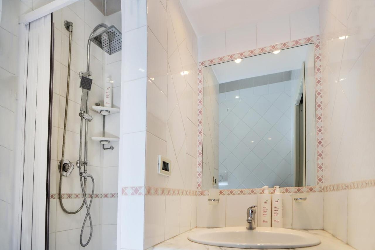 Modern Apartment At Piazza Del Gesu' By Wonderful Italy Naples Extérieur photo